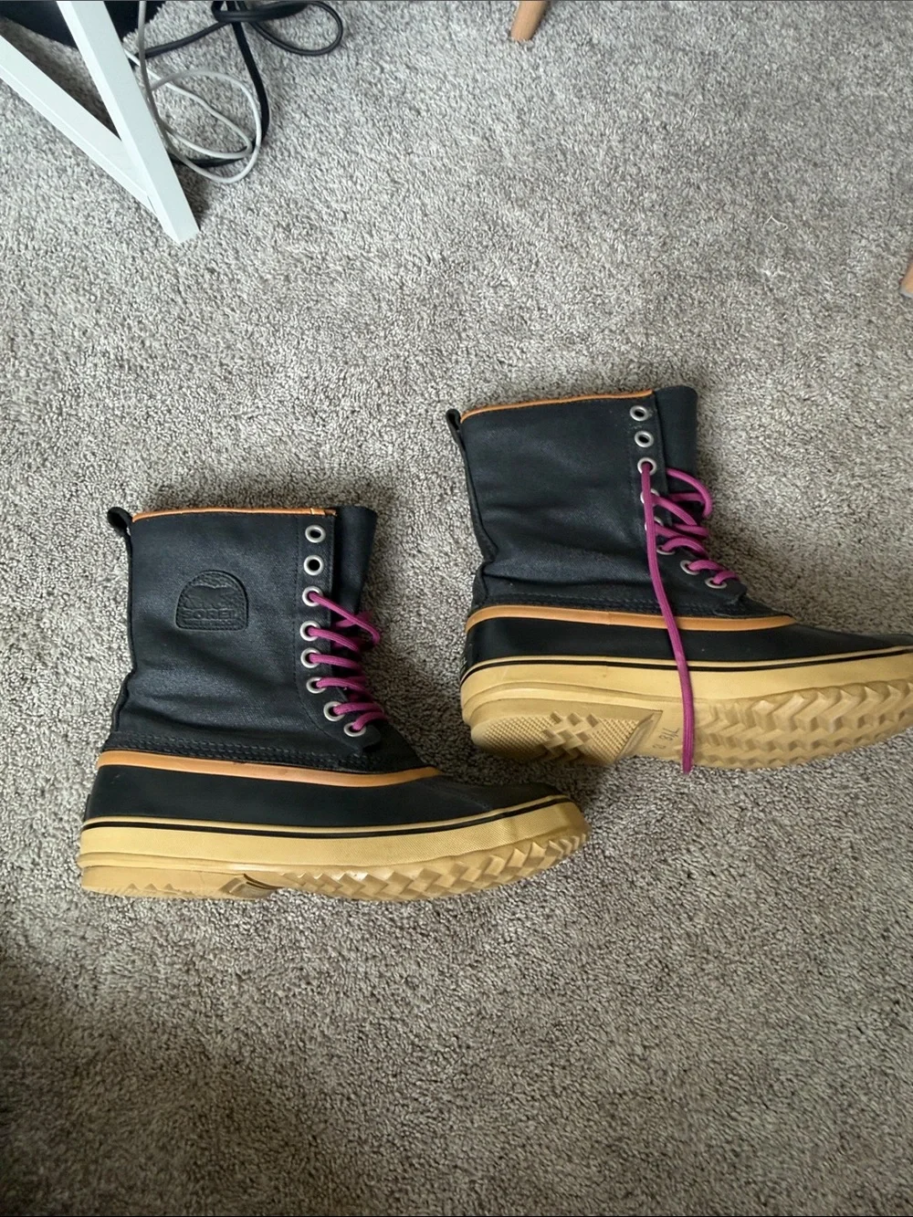 Sorel Waterproof Women's Black Duck Boots with Pink Laces Size 9